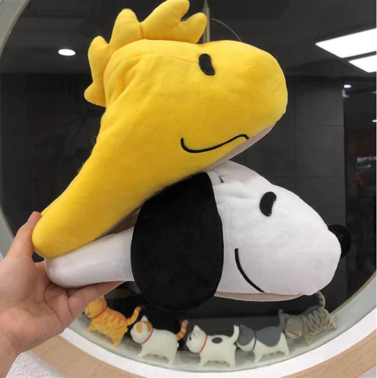 Winter Clothing Cute - Urocze pluszowe kapcie Snoopy dla kobiet,
