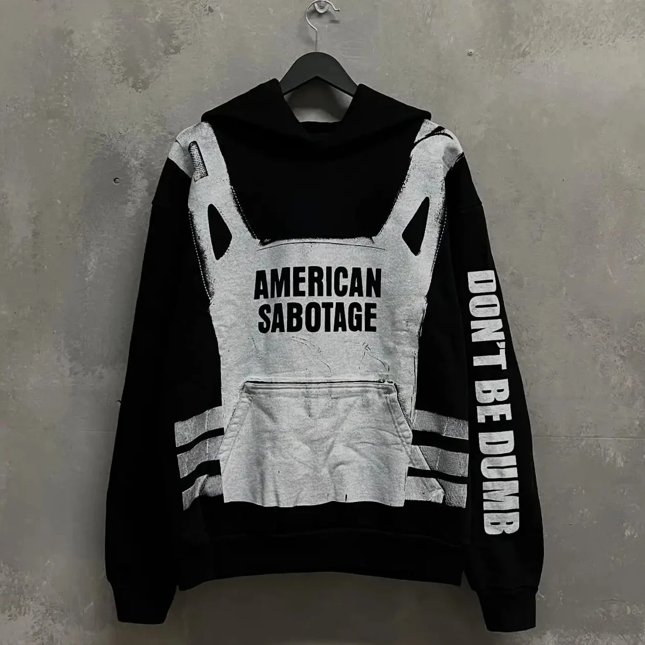 Winter Clothing Ideas - Koszulki z kapturem Sabotage, parodia grunge,